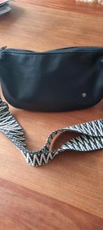 Dames schoudertas is zwart met een zwart/witte band., Ophalen of Verzenden, Zo goed als nieuw, Zwart, Schoudertasje