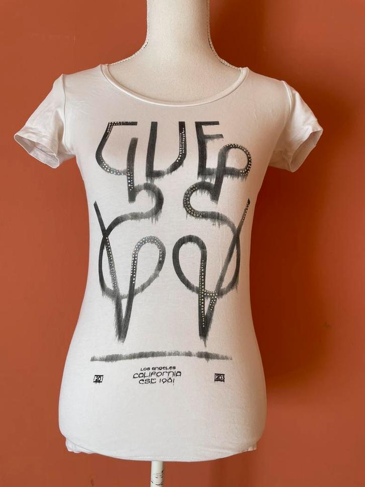 Guess wit t-shirt met opdruk maat 36, Kleding | Dames, T-shirts, Zo goed als nieuw, Maat 36 (S), Wit, Korte mouw, Verzenden