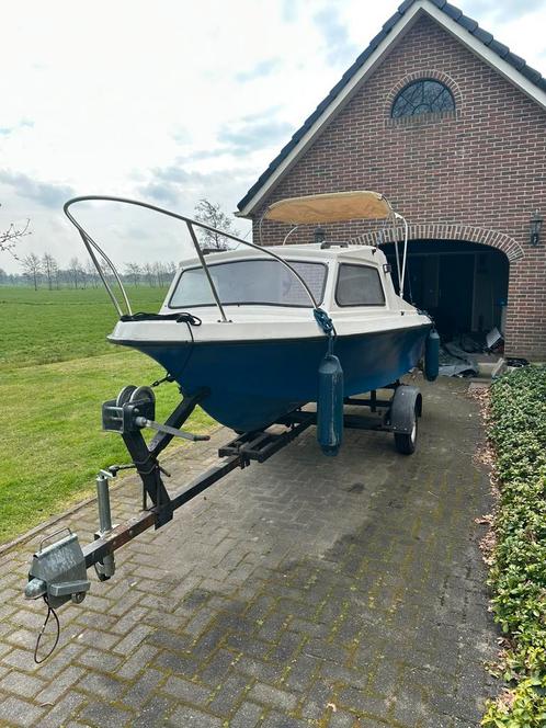 Kajuit boot 4,5 m met 25 pk mercury, Watersport en Boten, Motorboten en Motorjachten, Gebruikt, Polyester, Tot 6 meter, Benzine