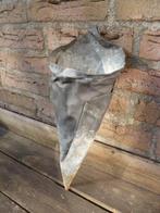 Zinken bloempotje o.i.d.: Punt/tuit vormig., Tuin en Terras, Bloempotten, Gebruikt, Metaal, Overige vormen, Tuin