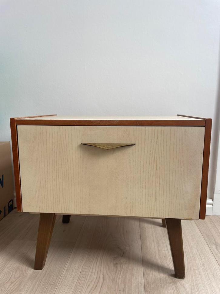 Vintage nachtkastje, Huis en Inrichting, Slaapkamer | Nachtkastjes, Gebruikt, 55 tot 70 cm, Minder dan 45 cm, Hout, Ophalen