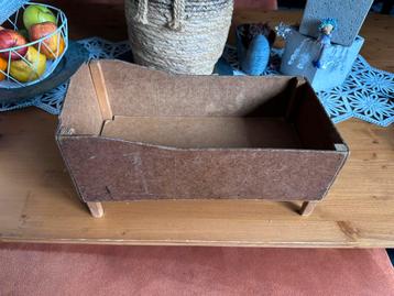 Vintage poppenbedje 36x18x18cm beschikbaar voor biedingen