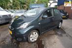 Toyota Aygo 1.0-12V Aspiration Green Navigator / Airco / Led, Auto's, Voorwielaandrijving, Euro 5, Gebruikt, Metallic lak