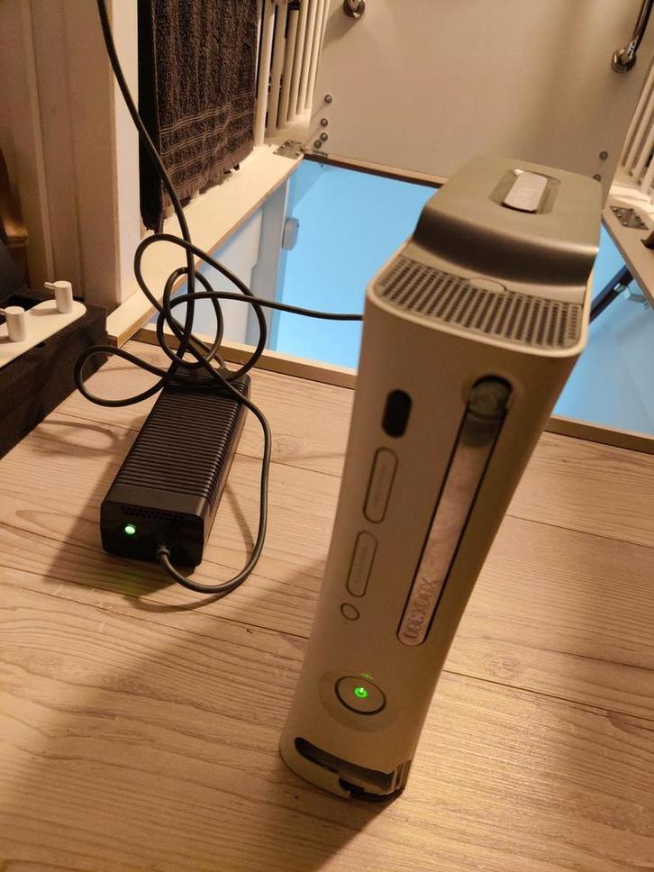 Xbox 360 Guitar Hero set: 2 gitaren, drum set en controllers, Spelcomputers en Games, Spelcomputers | Xbox 360, Gebruikt, 60 GB