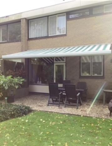 zonnescherm beschikbaar voor biedingen