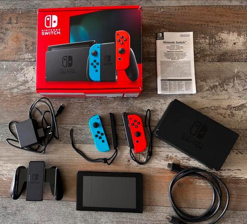Nintendo Switch - met waterschade, Spelcomputers en Games, Spelcomputers | Nintendo Switch, Niet werkend, Switch Original, Met 2 controllers