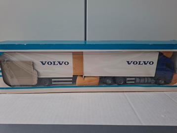 Volvo schaalmodel vrachtwagen 1:50 beschikbaar voor biedingen