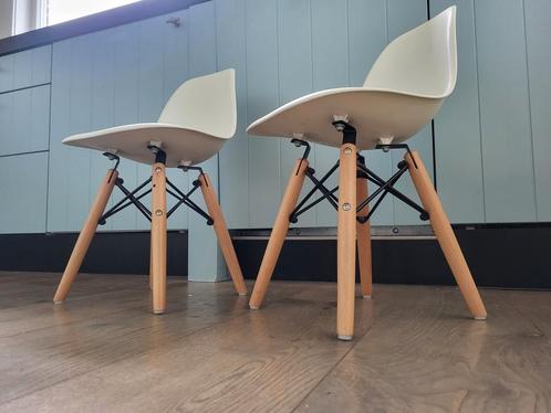 Twee mini 'design' stoelen, Huis en Inrichting, Stoelen, Zo goed als nieuw, Twee, Kunststof, Wit, Ophalen