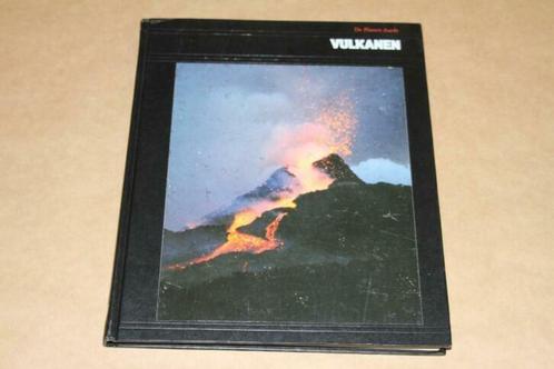 Vulkanen - De Planeet Aarde !!, Boeken, Natuur, Gelezen, Ophalen of Verzenden
