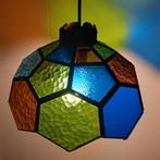 Kleurrijke 'glas-in-lood' hanglamp, Mexicaanse stijl., Ophalen of Verzenden, Gebruikt, Overige materialen, 50 tot 75 cm