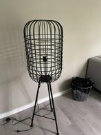 Robuuste zwarte metalen staande lamp, Huis en Inrichting, Lampen | Vloerlampen, Ophalen, 100 tot 150 cm, Zo goed als nieuw, Metaal