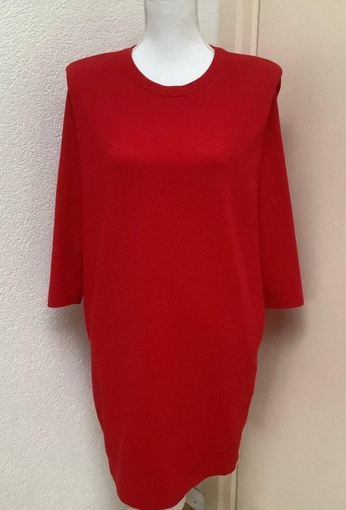 Prachtige rode Vanilia jurk maat 36 (38) Als NIEUW!, Kleding | Dames, Jurken, Zo goed als nieuw, Maat 36 (S), Rood, Onder de knie
