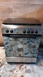 Indesit Gasfornuis met oven, Witgoed en Apparatuur, Fornuizen, Ophalen, 4 kookzones, Zo goed als nieuw, Gas