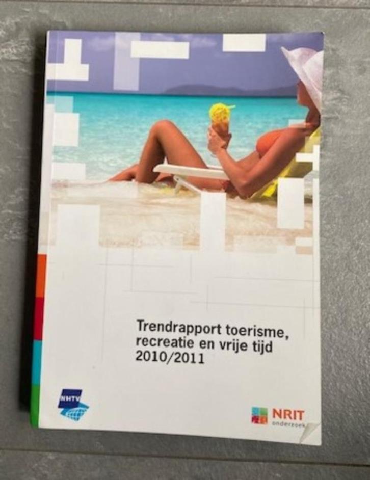 Trendrapport toerisme,recreatie en vrije tijd 2010/2011(qwe), Boeken, Studieboeken en Cursussen, Zo goed als nieuw, HBO, Ophalen of Verzenden