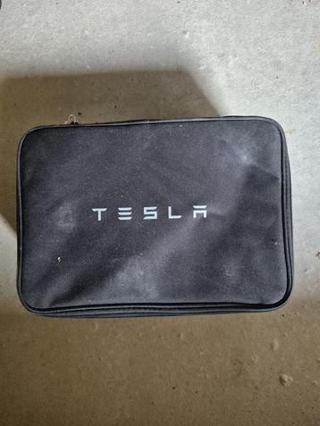 Tesla Model 3 Trekhak beschikbaar voor biedingen