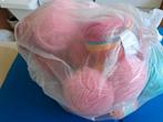 Plastic zak verschillende bollen wol, Ophalen of Verzenden, Gebruikt, Breien of Haken, Wol of Garen