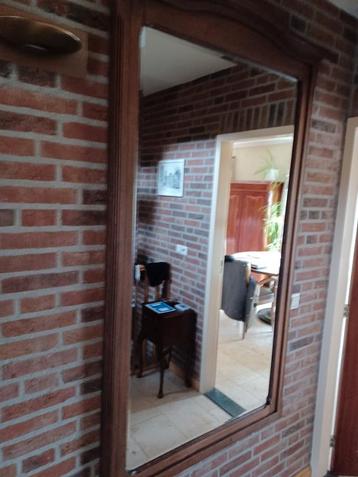 Antieke spiegel beschikbaar voor biedingen