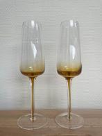 2x Broste Copenhagen amber champagneglazen - mondgeblazen, Ophalen of Verzenden, Zo goed als nieuw, Bierglas