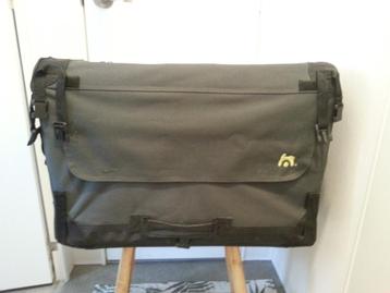 Hondenbench / Transportbox / Reismand beschikbaar voor biedingen