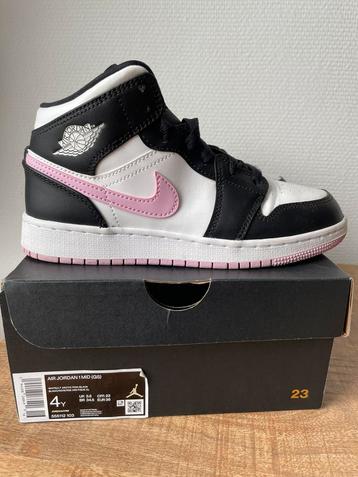 Jordan 1 mid black light artic pink  maat 36 beschikbaar voor biedingen