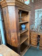 Antieke kast met smeedijzeren deur, Ophalen