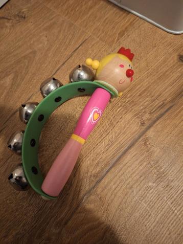 Houten muziekinstrument beschikbaar voor biedingen