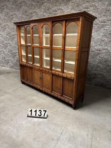 Antieke buffet/vitrinekast met schuifdeurtjes beschikbaar voor biedingen