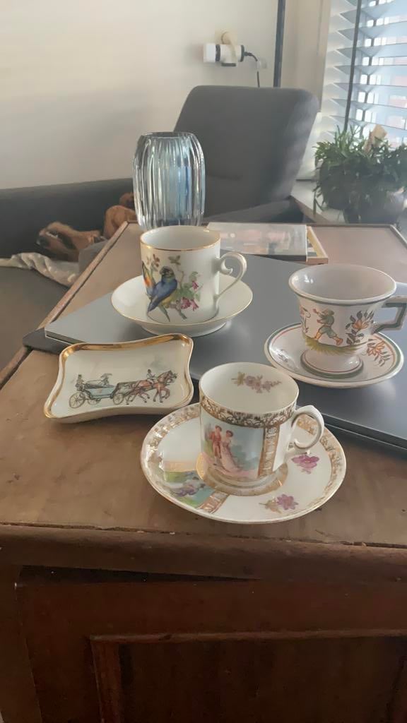 Porseleinen kopjes, schotels en schaaltje, Ophalen of Verzenden