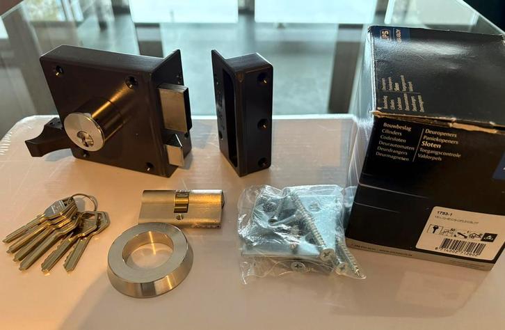 Lips Oplegslot € 125,00, Doe-het-zelf en Verbouw, Hang- en Sluitwerk, Nieuw, Slot, Chroom, Ophalen of Verzenden