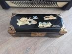 Antieke Chinese sieradendoos met inlegwerk
Parelmoer €49 !!, Ophalen of Verzenden