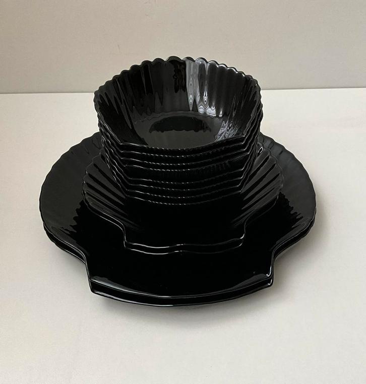 12 Luminarc schalen in schelpvorm, Huis en Inrichting, Keuken | Servies, Zo goed als nieuw, Schaal of Schalen, Overige stijlen