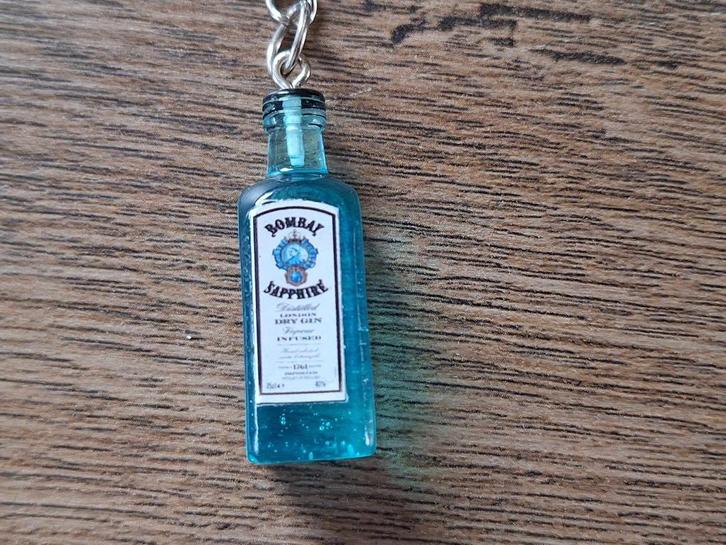 Sleutelhanger : Fles Gin : Bombay Sapphire !!, Verzamelen, Sleutelhangers, Nieuw, Overige typen, Ophalen of Verzenden