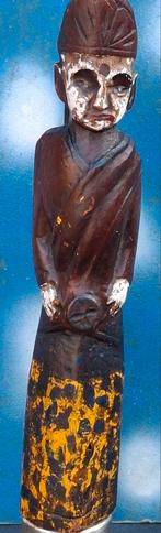 Indonesische dame. Houtsnijwerk. Oud.  RARE.  29.5 cm., Ophalen