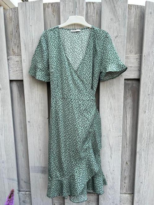ONLY groene (wikkel)jurk met bloemenprint, maat 36, Kleding | Dames, Jurken, Gedragen, Maat 36 (S), Groen, Boven de knie, Ophalen of Verzenden