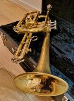 King cornet, Muziek en Instrumenten, Blaasinstrumenten | Trompetten, Ophalen of Verzenden, Gebruikt, Bes-trompet, Met koffer