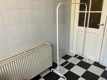 Kledingrek in goede staat - Lees en zie foto’s beschikbaar voor biedingen