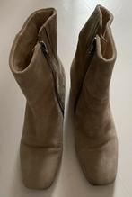 Gabor. Korte laars. Beige suede. Maat 6,5, Kleding | Dames, Schoenen, Ophalen of Verzenden, Zo goed als nieuw, Beige