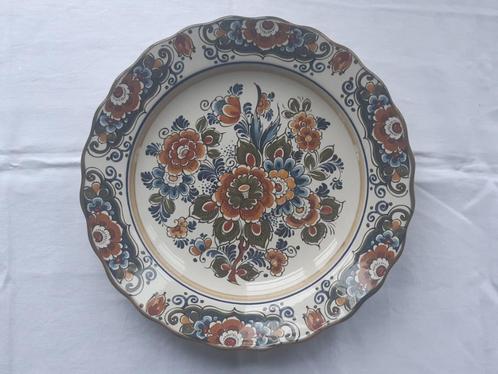 Flora Keramiek: groot polychroom bloemenmotief bord 31 cm., Antiek en Kunst, Antiek | Wandborden en Tegels, Ophalen of Verzenden
