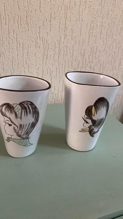 Vaasjes met meisjes kopjes, Antiek en Kunst, Antiek | Vazen, Ophalen of Verzenden