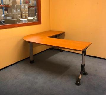 Bureau in L vorm Hout  IKEA zeer mooie staat beschikbaar voor biedingen