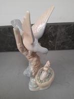 Lladro/ Miquel Duif met Nest Porseleinen Beeldje, Antiek en Kunst, Ophalen of Verzenden