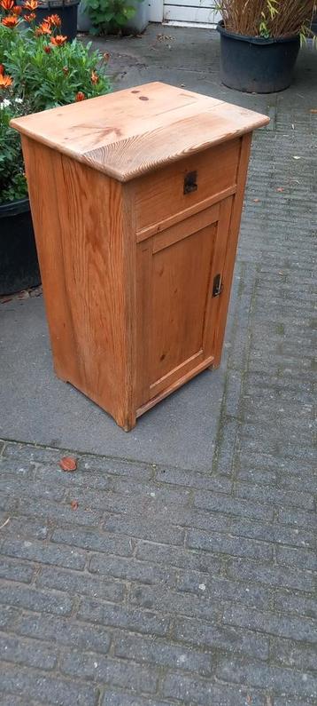 Antiek Grenen Nachtkastje met Deur beschikbaar voor biedingen