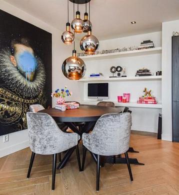 Eetkamet tafel zwart eiken rond 130 cm beschikbaar voor biedingen