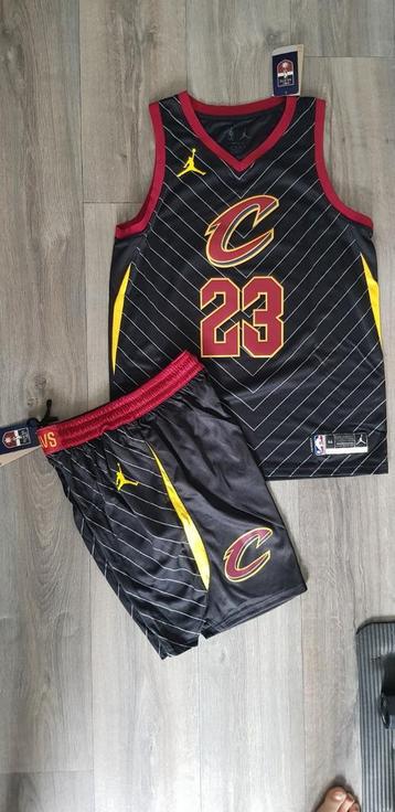 NBA C. Caveliers Lebron James basketbal tenue maat M  beschikbaar voor biedingen