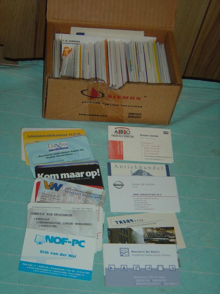15) Doosje met ruim 200 Visitekaartjes, Ophalen of Verzenden, 1980 tot 1990, Visitekaartje
