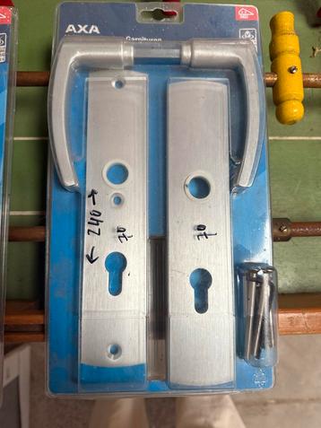 AXA Deurbeslag - Nieuw in verpakking beschikbaar voor biedingen