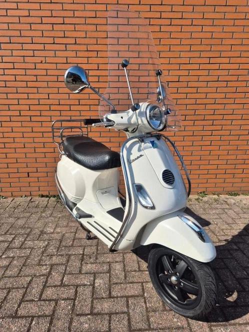 Vespa | LX 50 | Hoog scherm | 2T | 45km | Brom, Fietsen en Brommers, Scooters | Vespa, Gebruikt, Vespa LX, Maximaal 45 km/u, Tweetakt