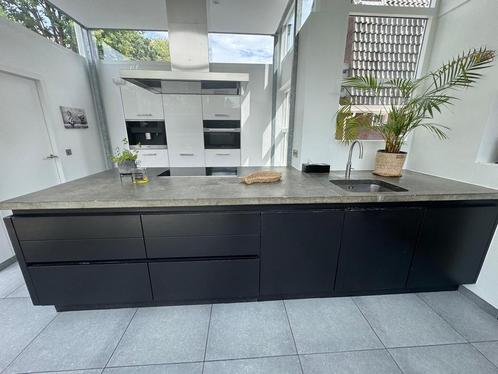 Modern kookeiland met Miele inductie & Novy afzuigkap, Huis en Inrichting, Keuken | Complete keukens, Gebruikt, Overige typen