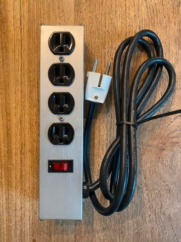 Verdeeldoos Amerikaanse stekkers, met zekering beschikbaar voor biedingen