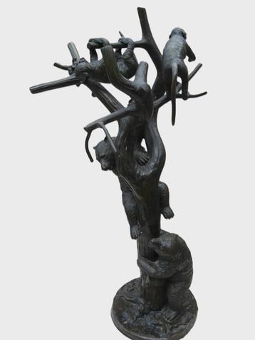 Bronzen animalier Fratin:"bear cubs hunting monkeys" 117cm.  beschikbaar voor biedingen